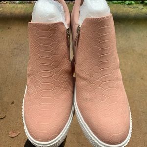 Women’s shoes size 10